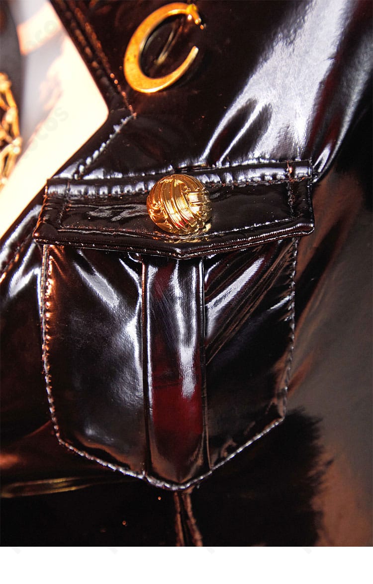 ベヨネッタ2 コスプレの襟元ディテール。高級感のある襟の仕上がりを示すアップ。