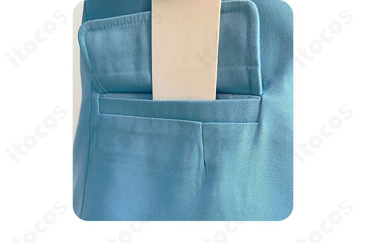 スキップとローファー 志摩聡介コスプレ衣装のポケット付近のディテール。フラップと縫い目の整いを示す近接画像