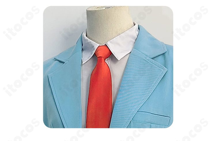 岩倉美津未コスプレの襟元アップ。ネクタイと襟のバランスが再現性を高める