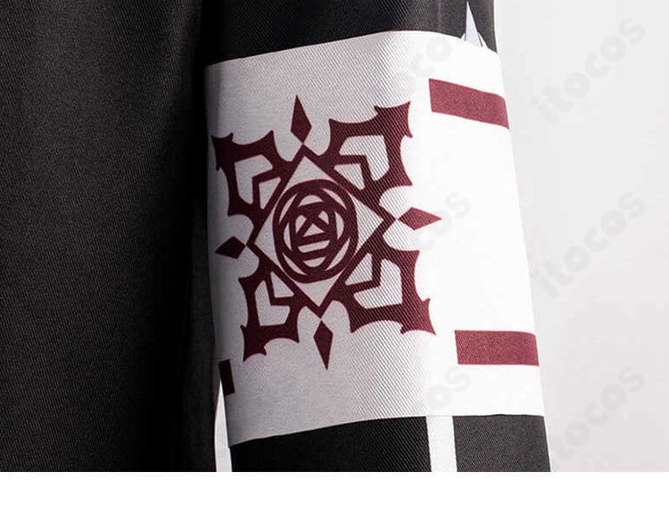 錐生零コスプレの袖装飾クローズアップ。白ラインとステッチの整い具合を示すディテール。