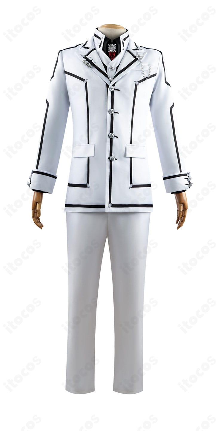 ヴァンパイア騎士 玖蘭枢コスプレの正面全身。コートの直線的ラインと胸元の装飾が高品質に表現。