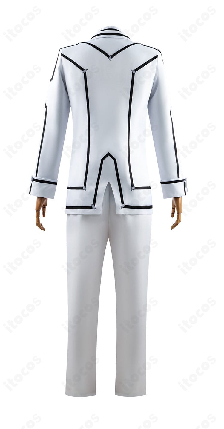 ヴァンパイア騎士 玖蘭枢コスプレの背面ビュー。背中のシームと裾のシルエットが端正に出る設計。