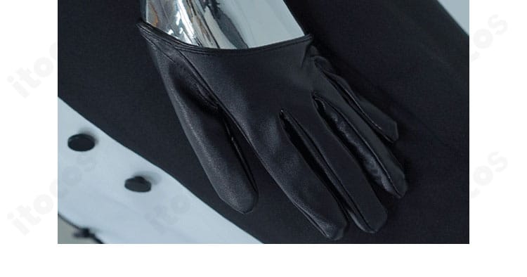 手袋のディテール。手のひら面の意匠と縫い目の仕上がりを確認できる画像。