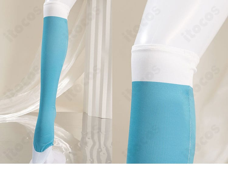 コーデに合わせたレッグソックスの近接。快適なリブと丈感のバランス。