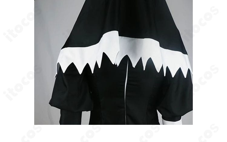 シスタギガント衣装の頭巾・背面装飾ディテール。後ろ姿のポイントとデザイン性を伝えるカット。