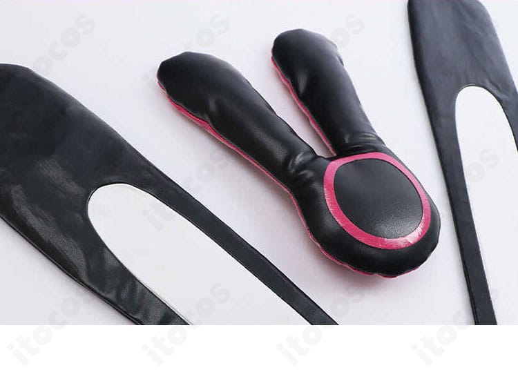 髪飾りとアクセサリーの詳細。初音ミクの雰囲気に合う配色と質感で、全体コーデを引き締める小物類。