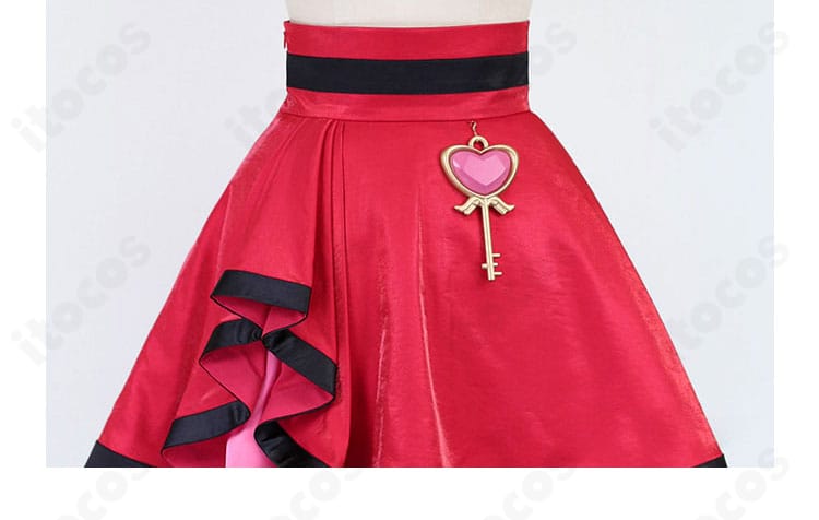 セレナ ステージ衣装のスカート装飾ディテール。裾の切り替えと装飾パーツの近接。