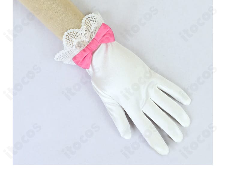 セレナ ステージ衣装の手袋装飾ディテール。縁取りとステッチの仕上がりを拡大。