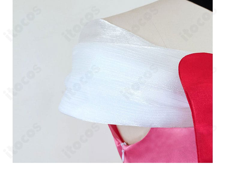 セレナ ステージ衣装の肩・袖装飾ディテール。リボンと縁取りの質感を強調。