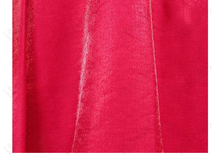 セレナ ステージ衣装の布地質感。高発色生地のテクスチャと厚み。