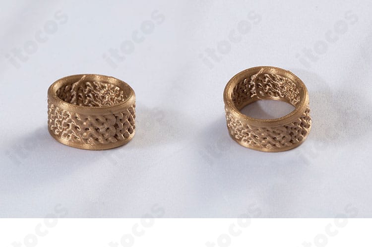 第五人格 隠者（アルヴァ・ロレンツ）コスプレ衣装 首飾りのアップ。アクセサリーの質感と造形