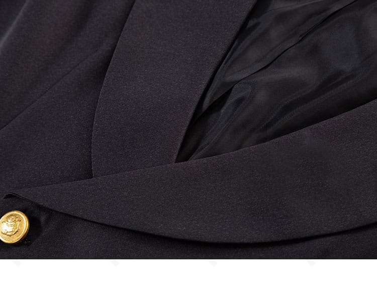 第五人格 隠者（アルヴァ・ロレンツ）コスプレ衣装 襟飾りのディテール。装飾の意匠と留め具