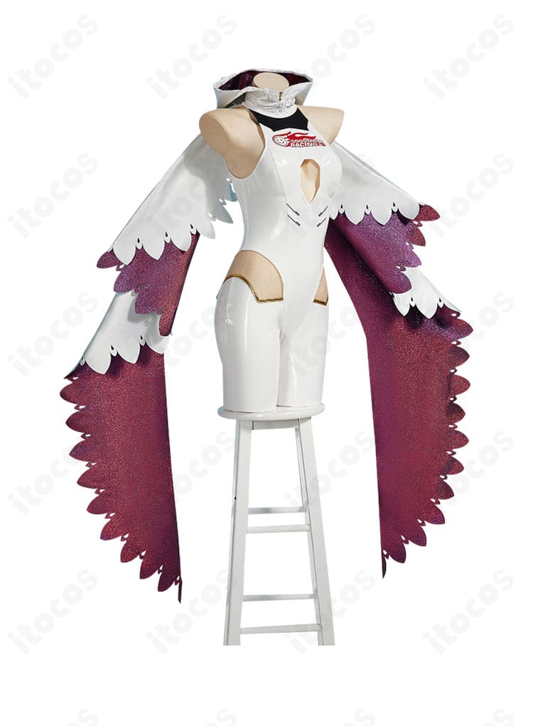 初音ミク レーシングミク 2024Ver. コスプレ衣装の側面。ウエスト〜ヒップのシルエットとサイド装飾の位置関係を確認。