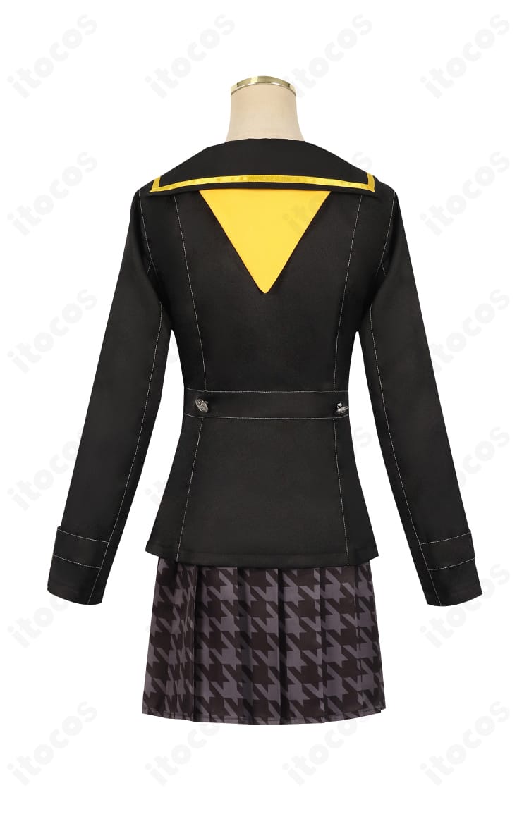 久慈川りせ コスプレ衣装の背面。スカーフの結びとバックスタイルの縫製ラインまで再現されたディテール。