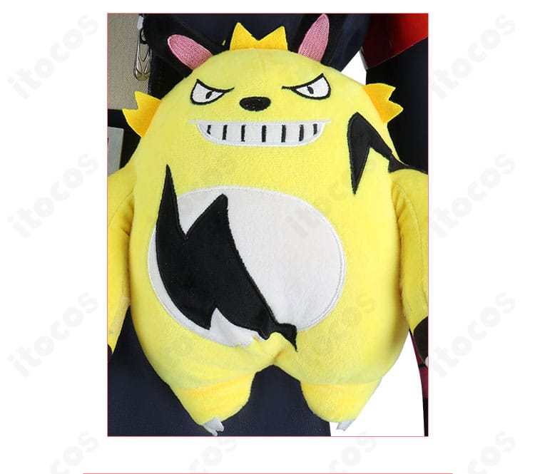 ネックレスとチョーカーのクローズアップ。首元アクセの質感と配置がわかる。