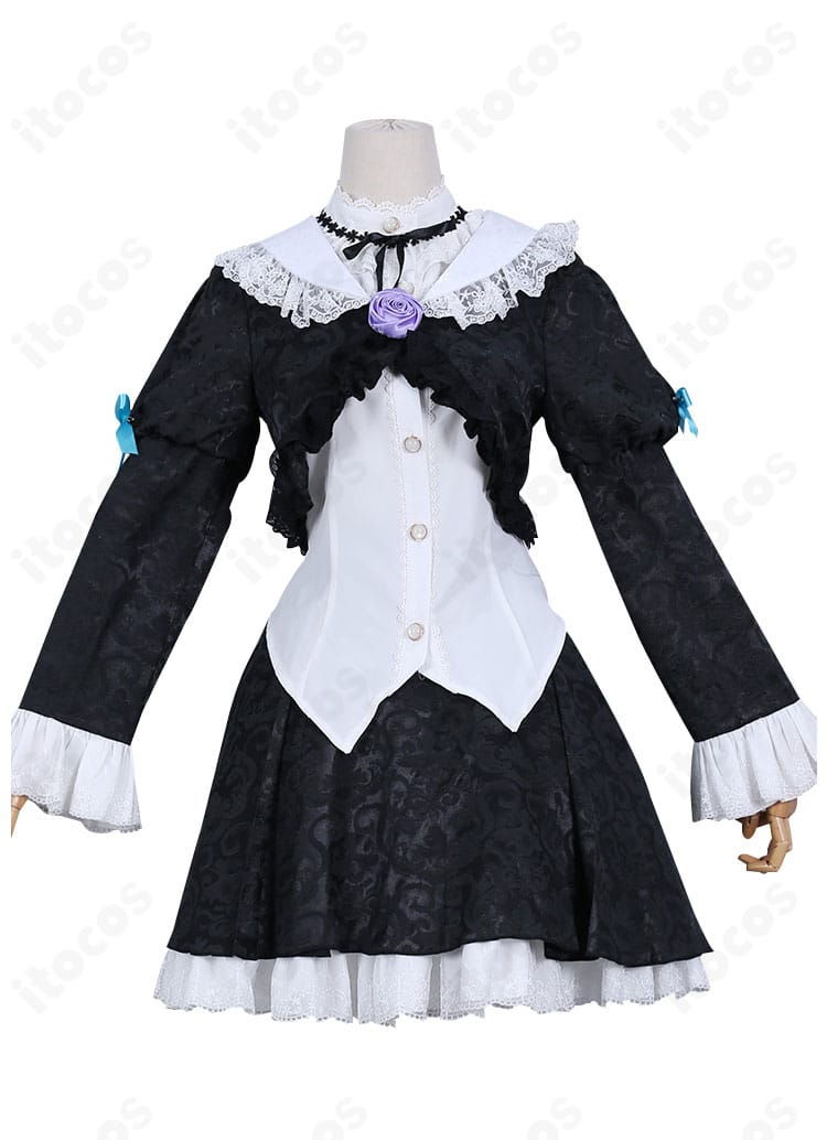 黒猫（五更瑠璃）ゴスロリ衣装 正面全身。コートとスカートのAラインが分かるカット。