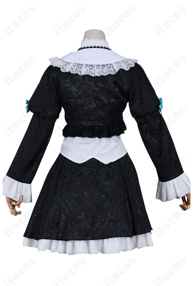 黒猫（五更瑠璃）ゴスロリ衣装 背面。背中のシルエットと裾装飾の配置がわかる写真。