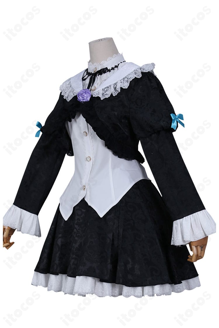 黒猫（五更瑠璃）ゴスロリ衣装 左側面。ウエストラインと裾の広がりが見えるカット。