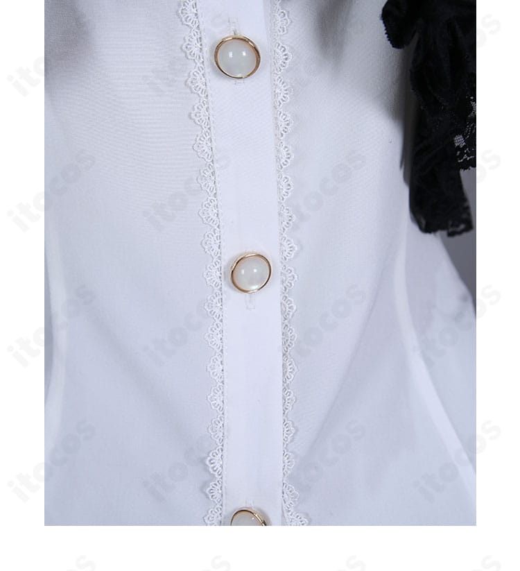 ボタンのディテール。前立てのボタンと縫製の仕上がりを示すクローズアップ。