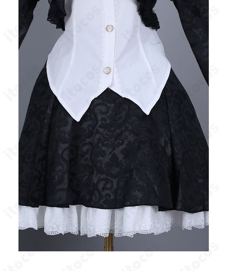 スカート裾の装飾ディテール。フリルの段差とゴシックらしい縁取りが見える写真。