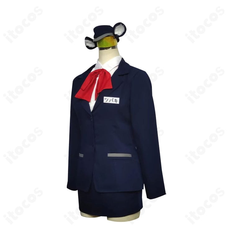 春日ツバキ コスプレ衣装の側面。コートのシルエットと袖口、耳パーツと帽子のバランスなど細部の作り込みを強調。