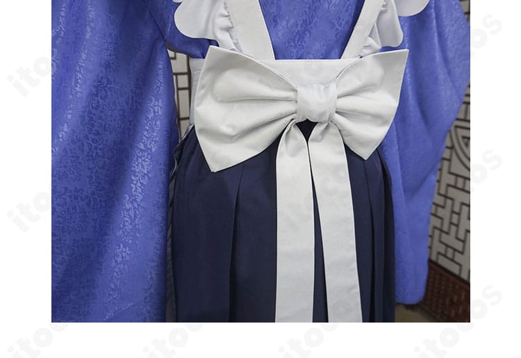 カンナカムイ メイド服の背面装飾ディテール。背中のアクセントとフリルの重なりが分かる拡大画像。