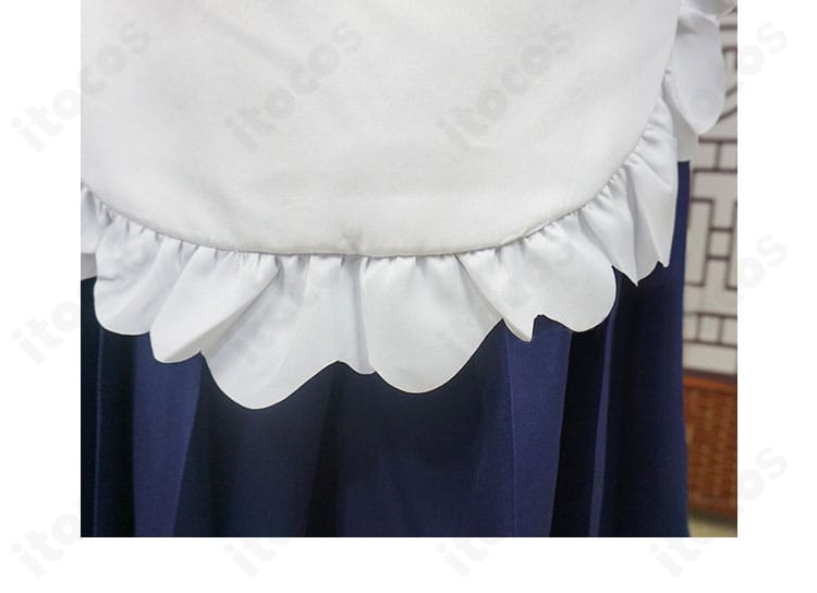 カンナカムイ メイド服のスカート裾ディテール。フリルと装飾ラインの重なりが映えるクローズアップ。