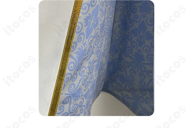 内側の柄・装飾のアップ。見えない部分まで作り込んだ設計で完成度を高めた一着。