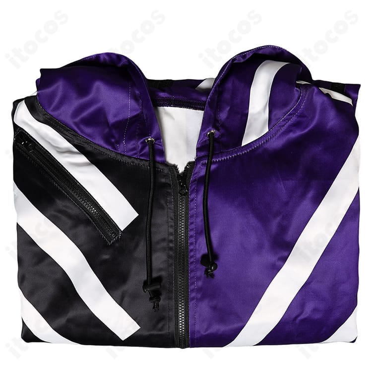 鉄拳8 レイナ コスプレ衣装 コートの襟元装飾。立ち上がるカラーとディテールの質感が分かる