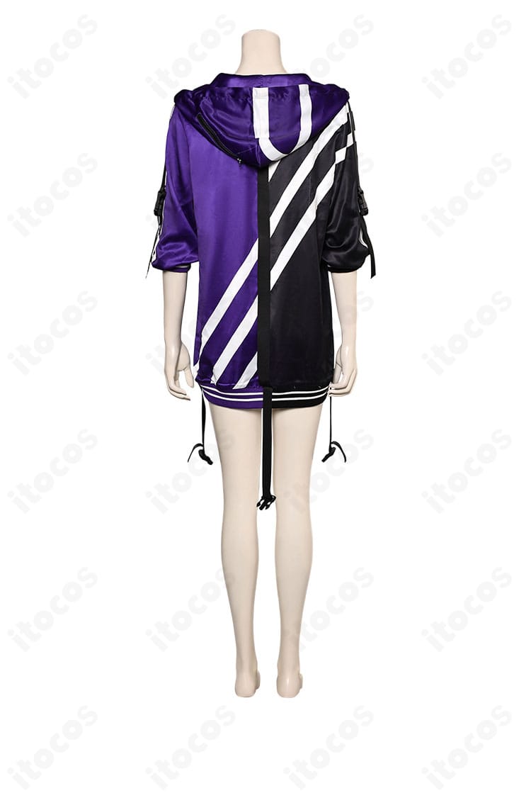 鉄拳8 レイナ コスプレ衣装 コートの背面。裾の広がりと切り替えラインが確認できる後ろ姿