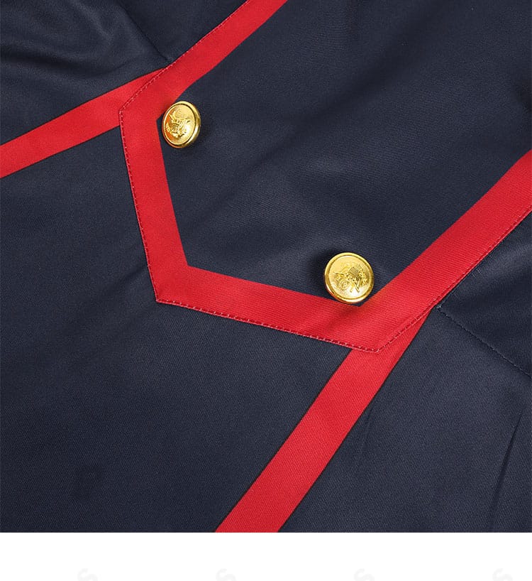 ボタン装飾のアップ。質感の良いボタンと配置で全体の高級感を演出している様子。