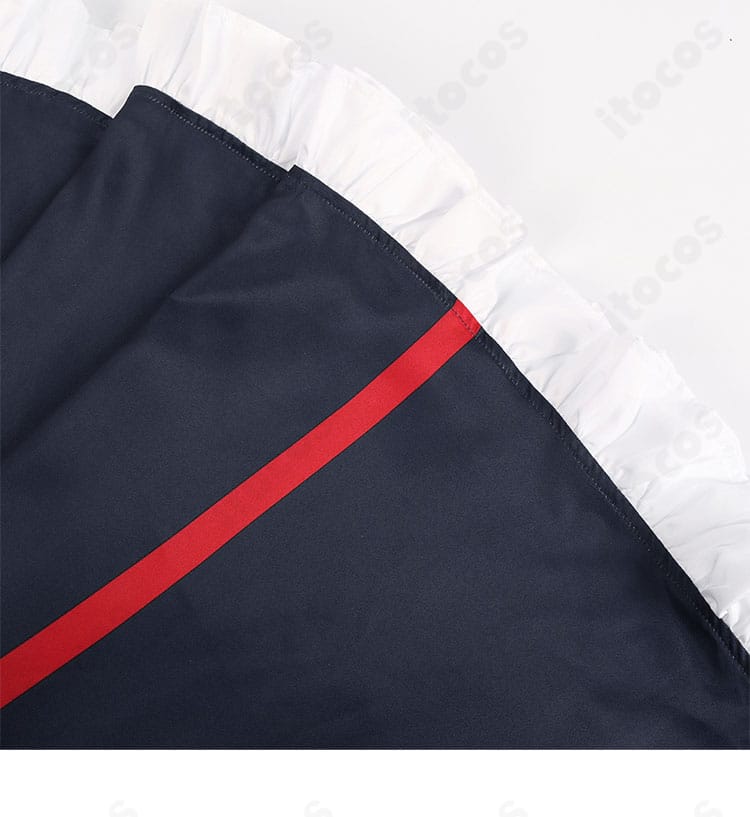 裾装飾のクローズアップ。動きに映える縁取りとドレープ感が分かるディテール画像。