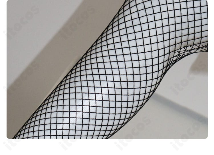 大川村寧 コスプレ 網タイツの質感アップ。編み目のサイズ感と脚元のトーンを示す画像