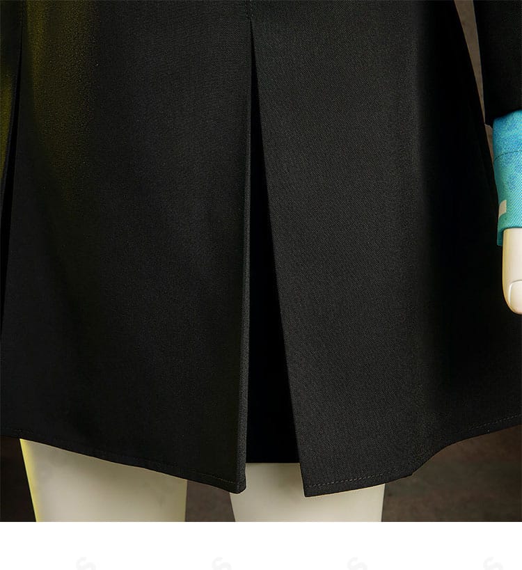 衣裾の装飾ディテール。裾ラインの始末と生地の重なり、撮影での見え方が分かる画像。