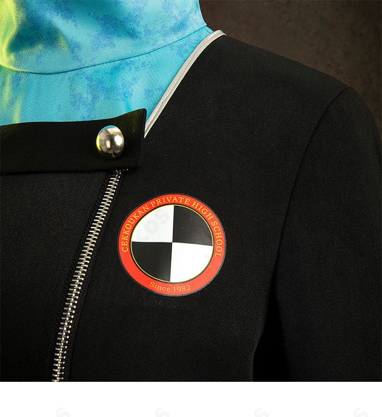 前胸のエンブレム意匠をクローズアップ。紋章の形状と縫製の精度が分かるディテール画像。