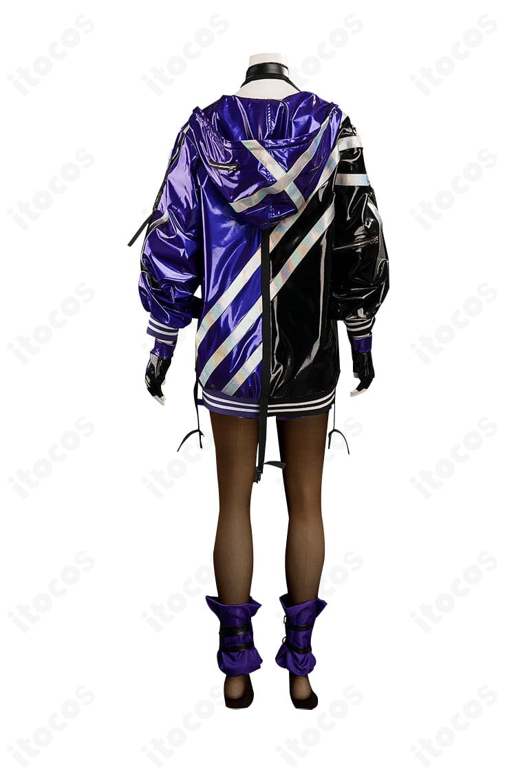 鉄拳8 レイナ コスプレ衣装の背面。フード形状、背面の切り替え線と装飾配置が確認できる画像。