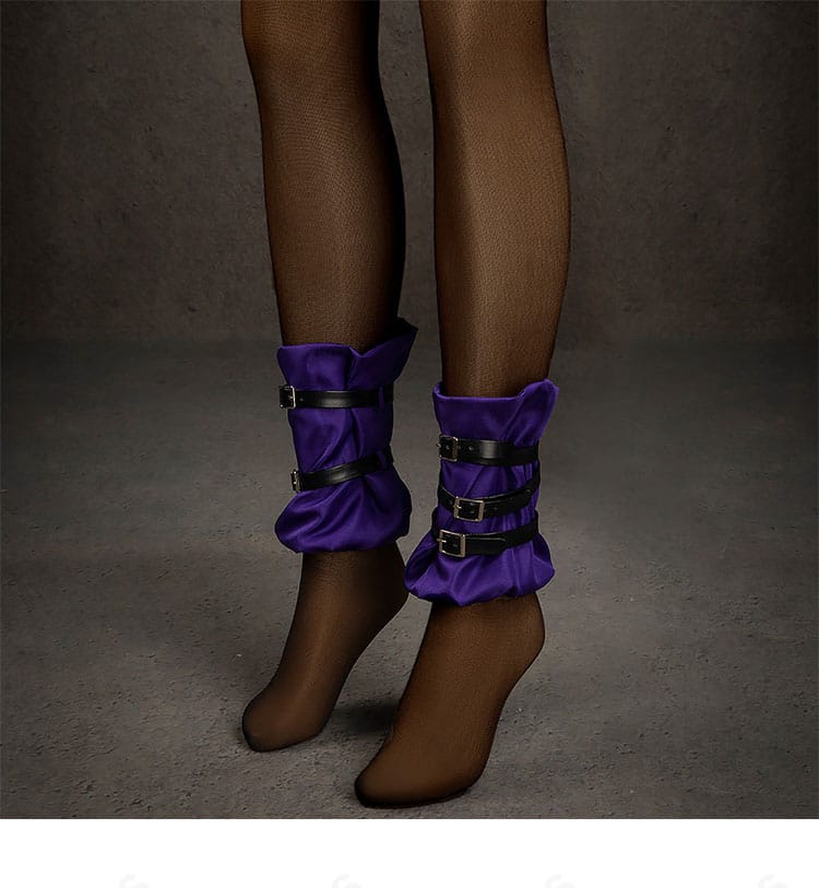 鉄拳8 レイナ コスプレ衣装 脚部ディテール。靴下と足首飾り、ショートパンツの丈感と装飾の見え方。