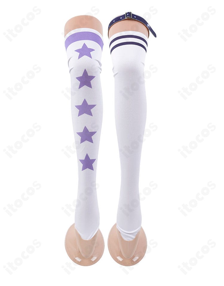 コーデに合わせた靴下の近接カット。リブ感と丈感で足元を整える