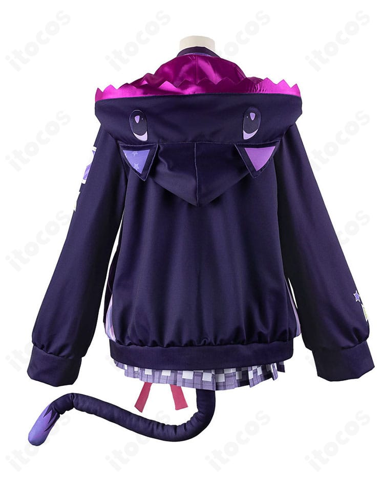 紫咲シオン 新衣装コスプレの背面。コートのラインとフィット感、尻尾の見え方