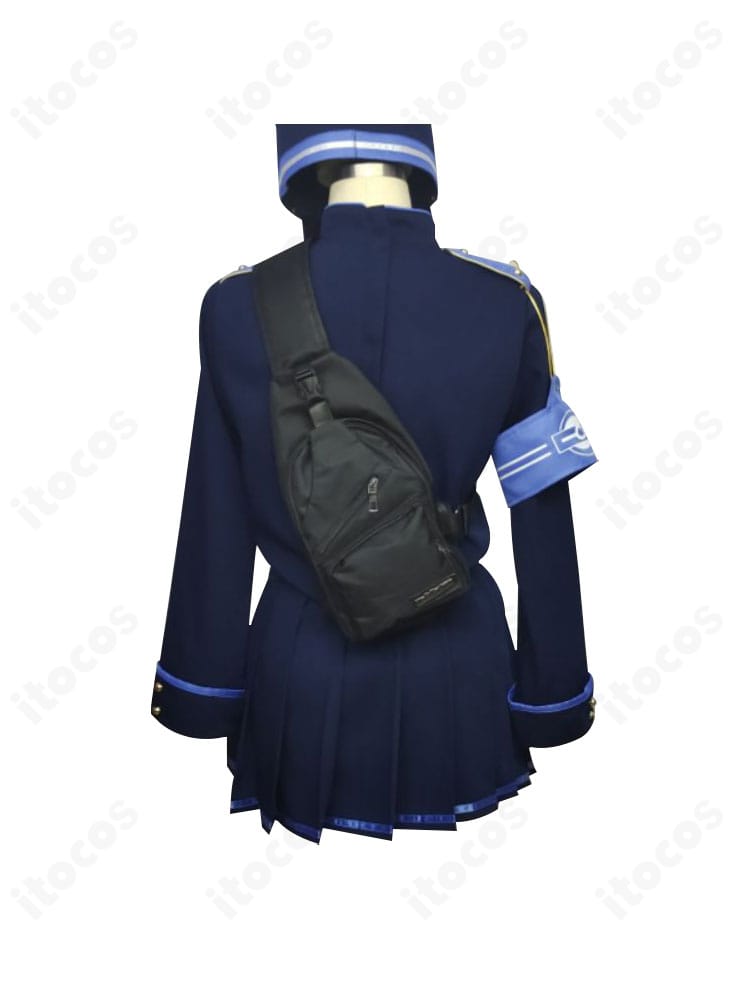 ブルーアーカイブ 橘ノゾミ・橘ヒカリ 制服コスプレの背面ディテール。背中のライン取りとベルト・ホルスター配置を再現。