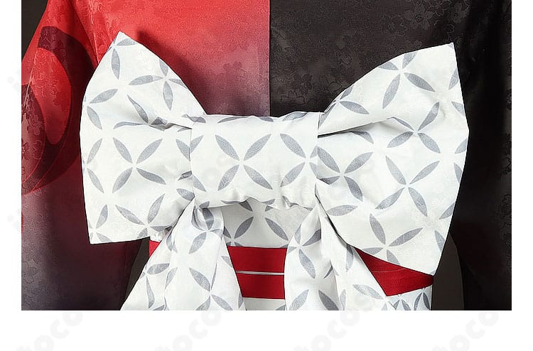 背面の蝶結び装飾ディテール。可愛らしいバックスタイルで写真映えします。