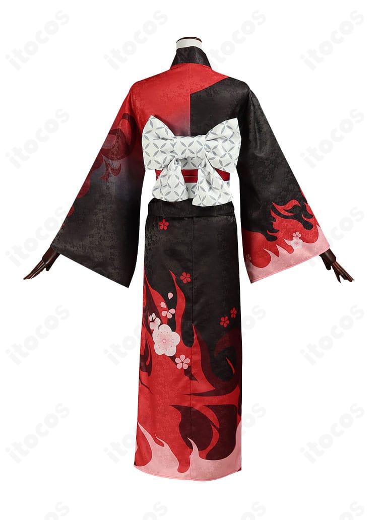 羽生田千鶴（ファン創作）コスプレ衣装の背面。背中の装飾やラインまで忠実に仕上げられています。