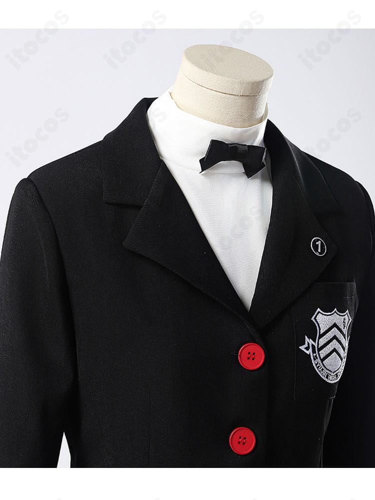 襟とリボン結びのクローズアップ。装飾の形と位置が分かる詳細画像。