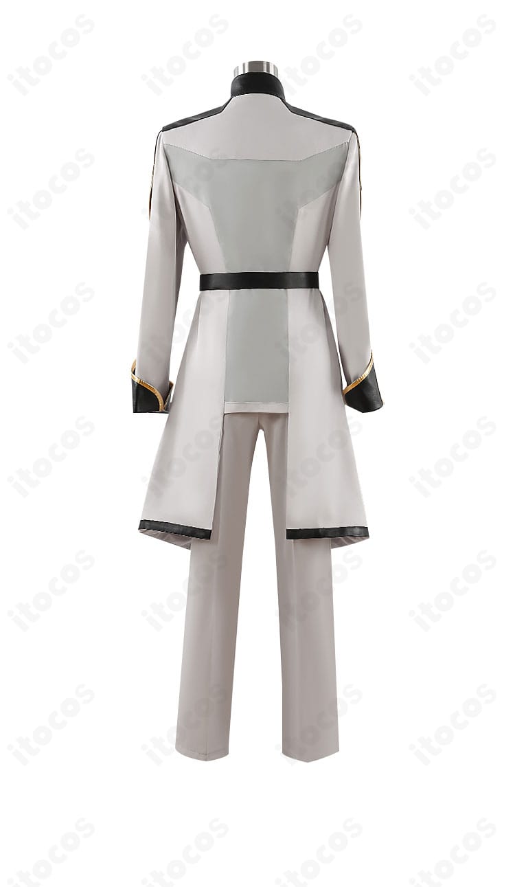 キラ・ヤマト 准将服コスプレの背面。背面パネルの切替と装飾ラインまで丁寧に再現。