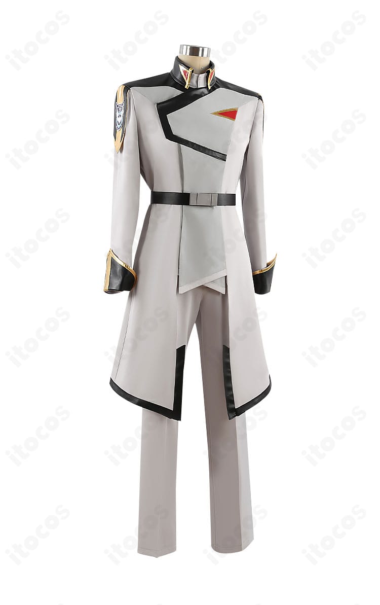キラ・ヤマト 准将服コスプレの側面。ウエストラインと袖の装飾ラインが映えるシルエット。