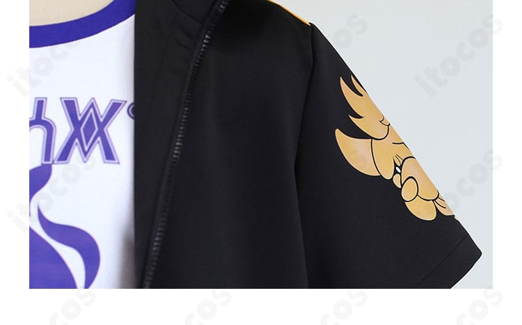 ポケモンSV カキツバタ衣装 コート肩・袖の装飾ディテール。立体感のある意匠