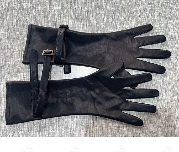 蓮巳敬人 デリジェント・グレイ MV衣装の背面装飾ディテール