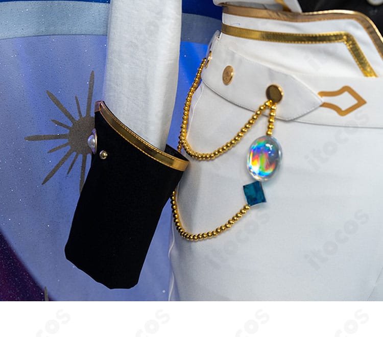 深海奏汰 コスプレ衣装の袖飾りとライン装飾のクローズアップ