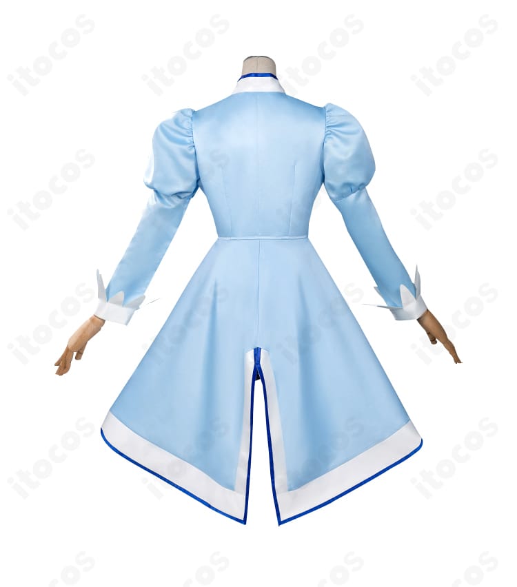 レイン コスプレ衣装の背面図。背中の切り替えと装飾ライン、背面リボンの配置がわかる写真