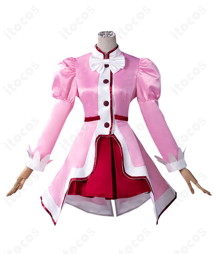 ファイン衣装の正面全身。明るい色味と蝶ネクタイが映えるデザイン。